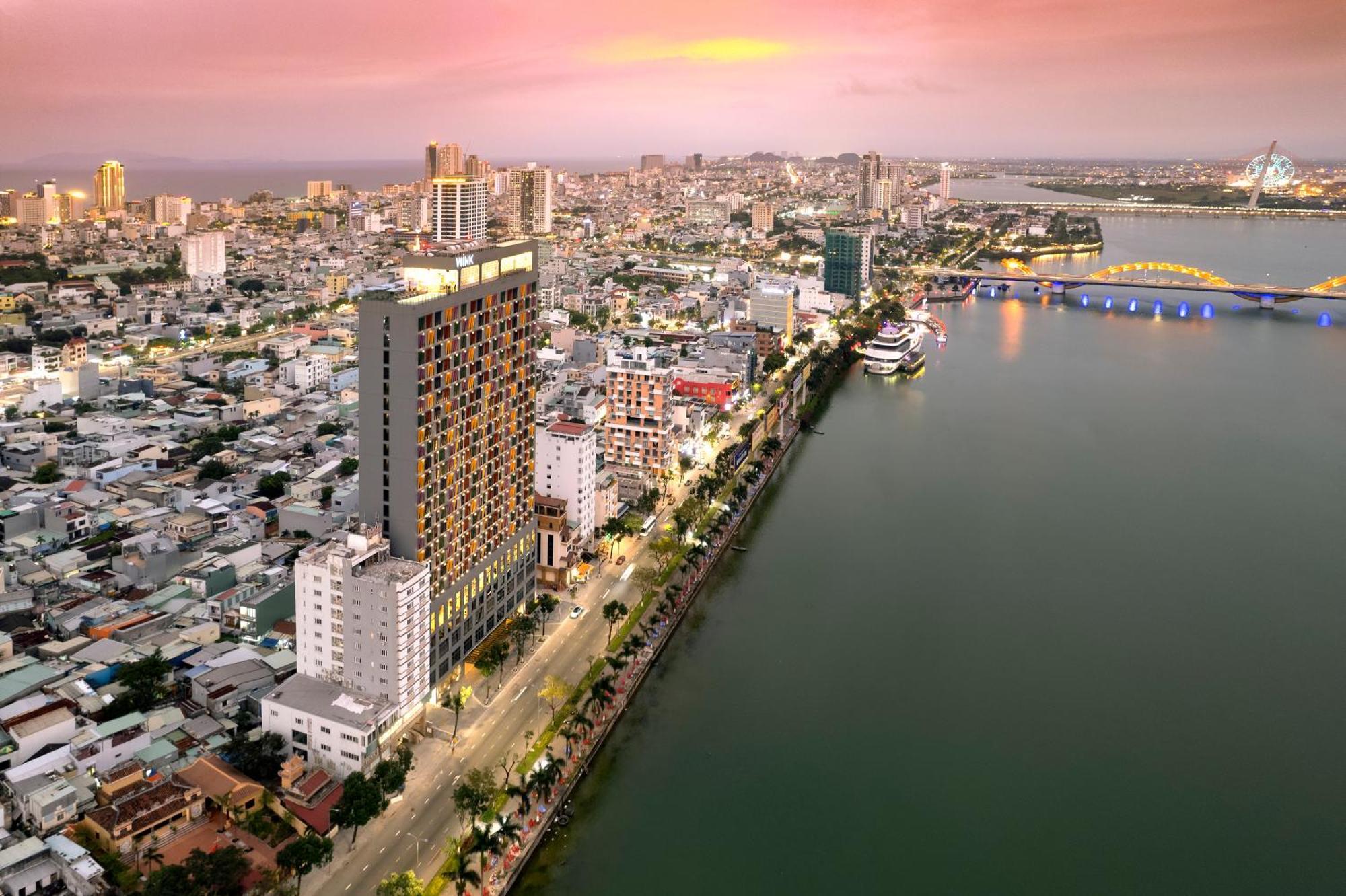 Wink Icon Hotel Danang Riverside - Luxury Suites - 24Hrs Stay & Rooftop Pool Bar מראה חיצוני תמונה