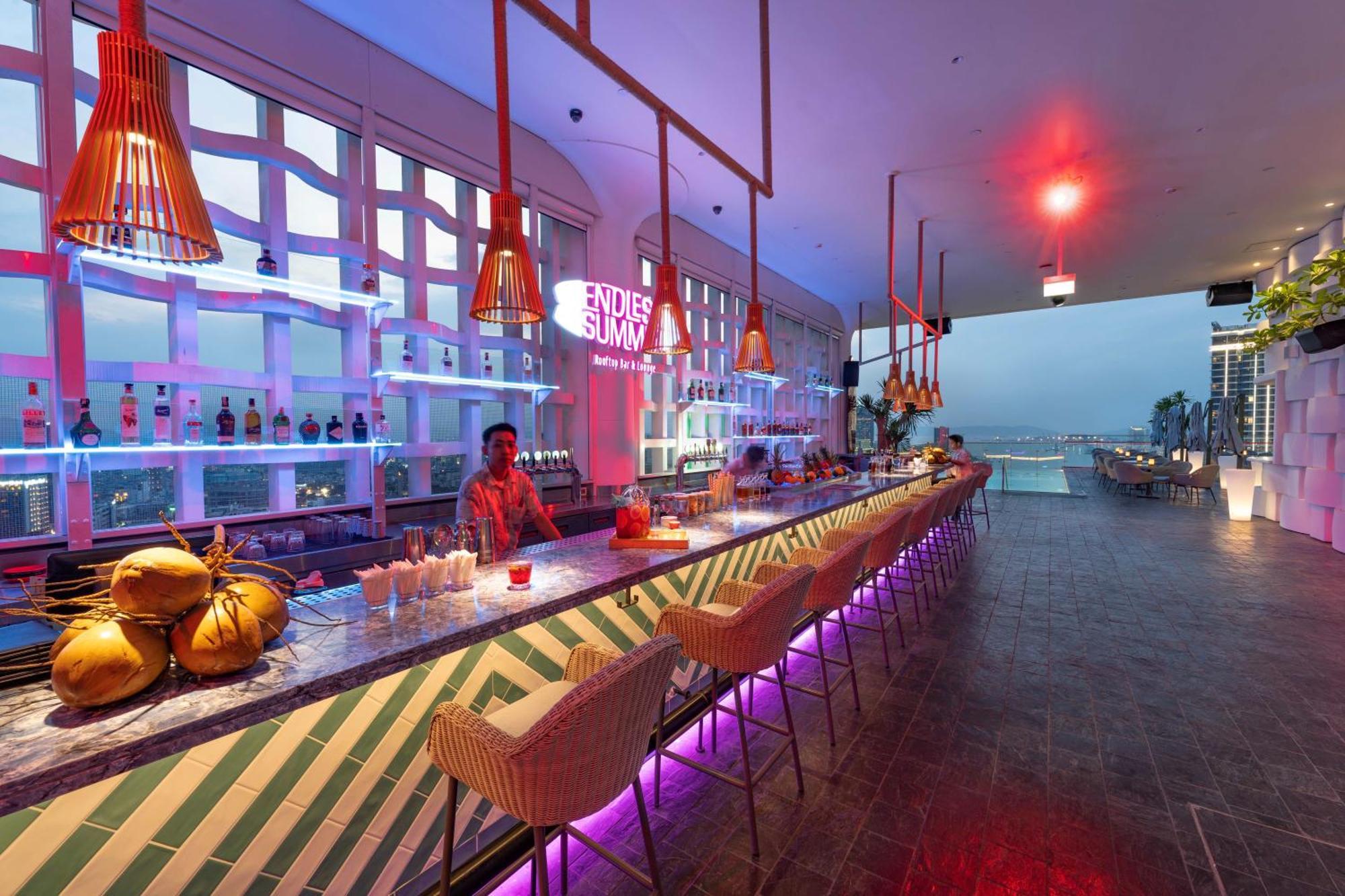 Wink Icon Hotel Danang Riverside - Luxury Suites - 24Hrs Stay & Rooftop Pool Bar מראה חיצוני תמונה