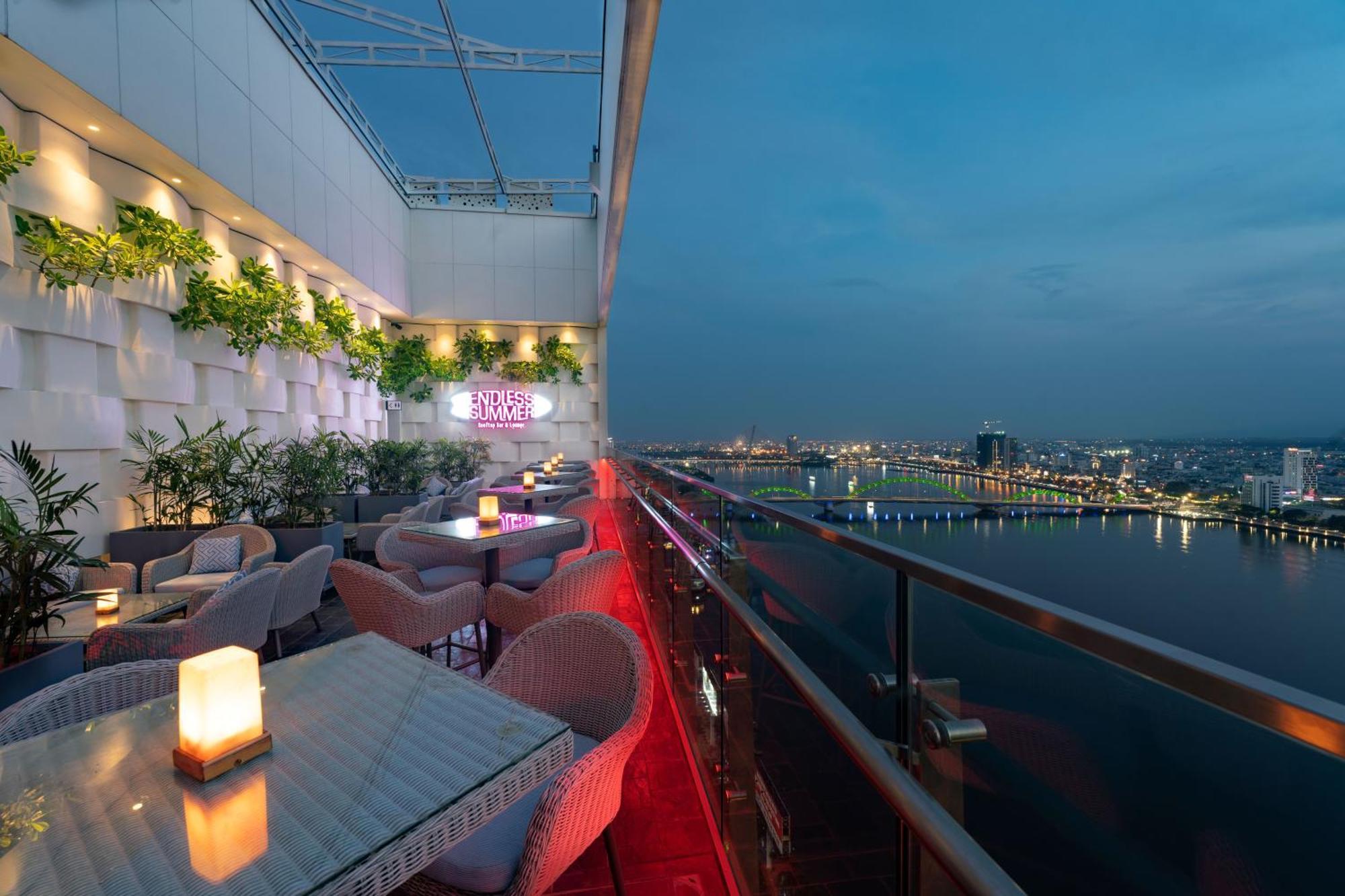 Wink Icon Hotel Danang Riverside - Luxury Suites - 24Hrs Stay & Rooftop Pool Bar מראה חיצוני תמונה