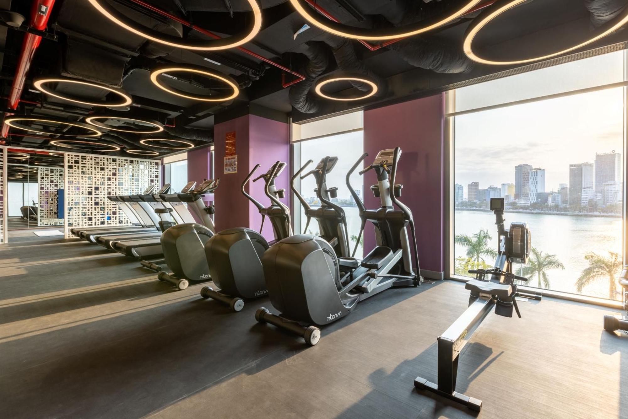 Wink Icon Hotel Danang Riverside - Luxury Suites - 24Hrs Stay & Rooftop Pool Bar מראה חיצוני תמונה