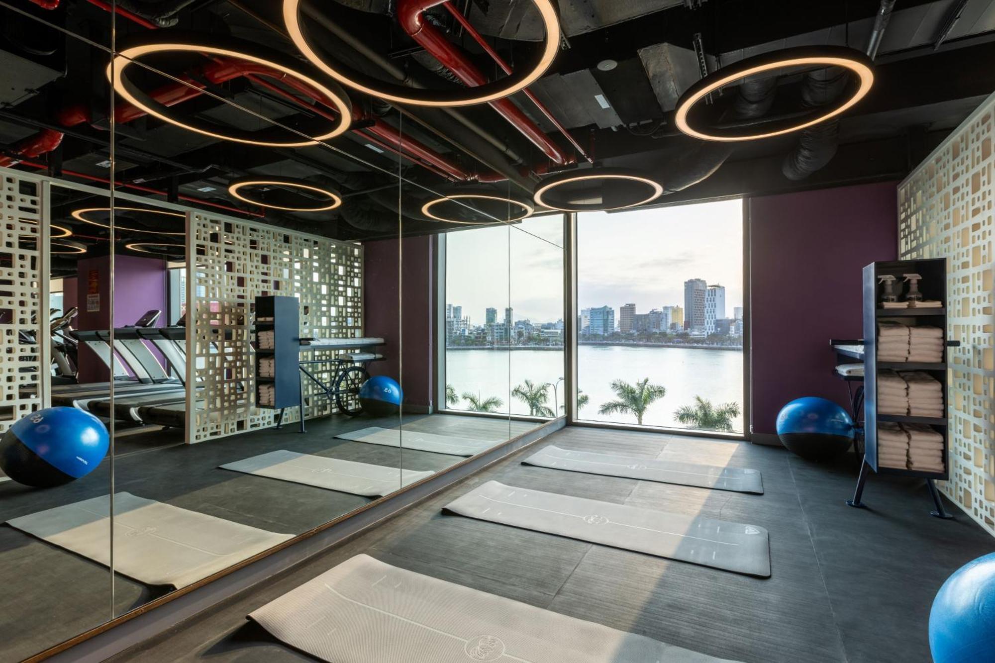 Wink Icon Hotel Danang Riverside - Luxury Suites - 24Hrs Stay & Rooftop Pool Bar מראה חיצוני תמונה