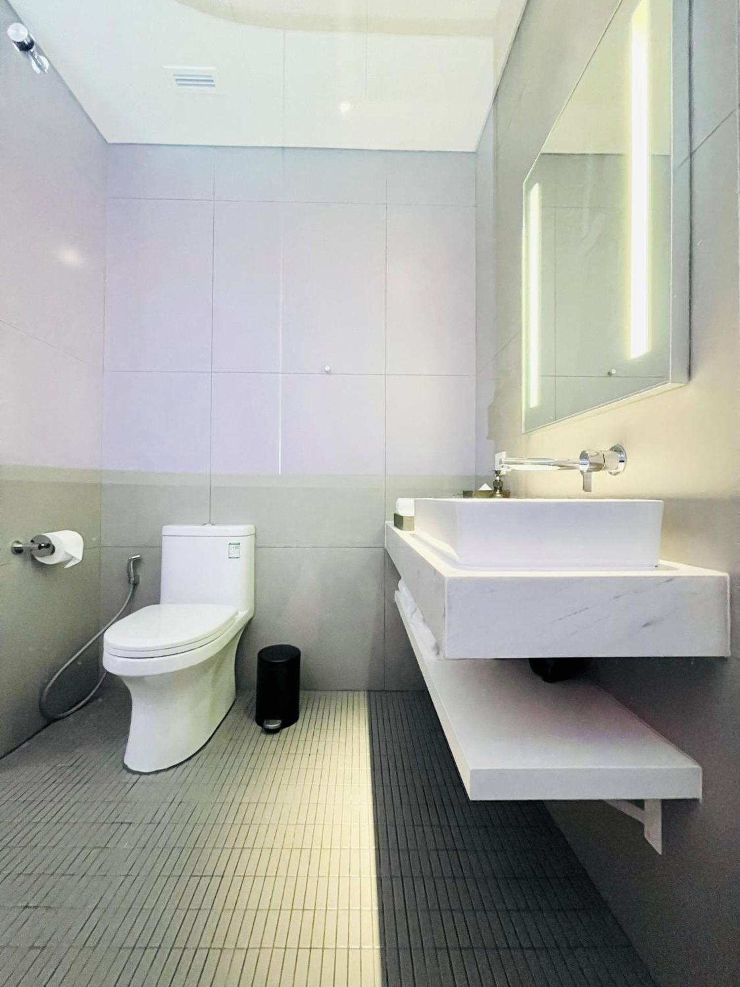 Wink Icon Hotel Danang Riverside - Luxury Suites - 24Hrs Stay & Rooftop Pool Bar מראה חיצוני תמונה