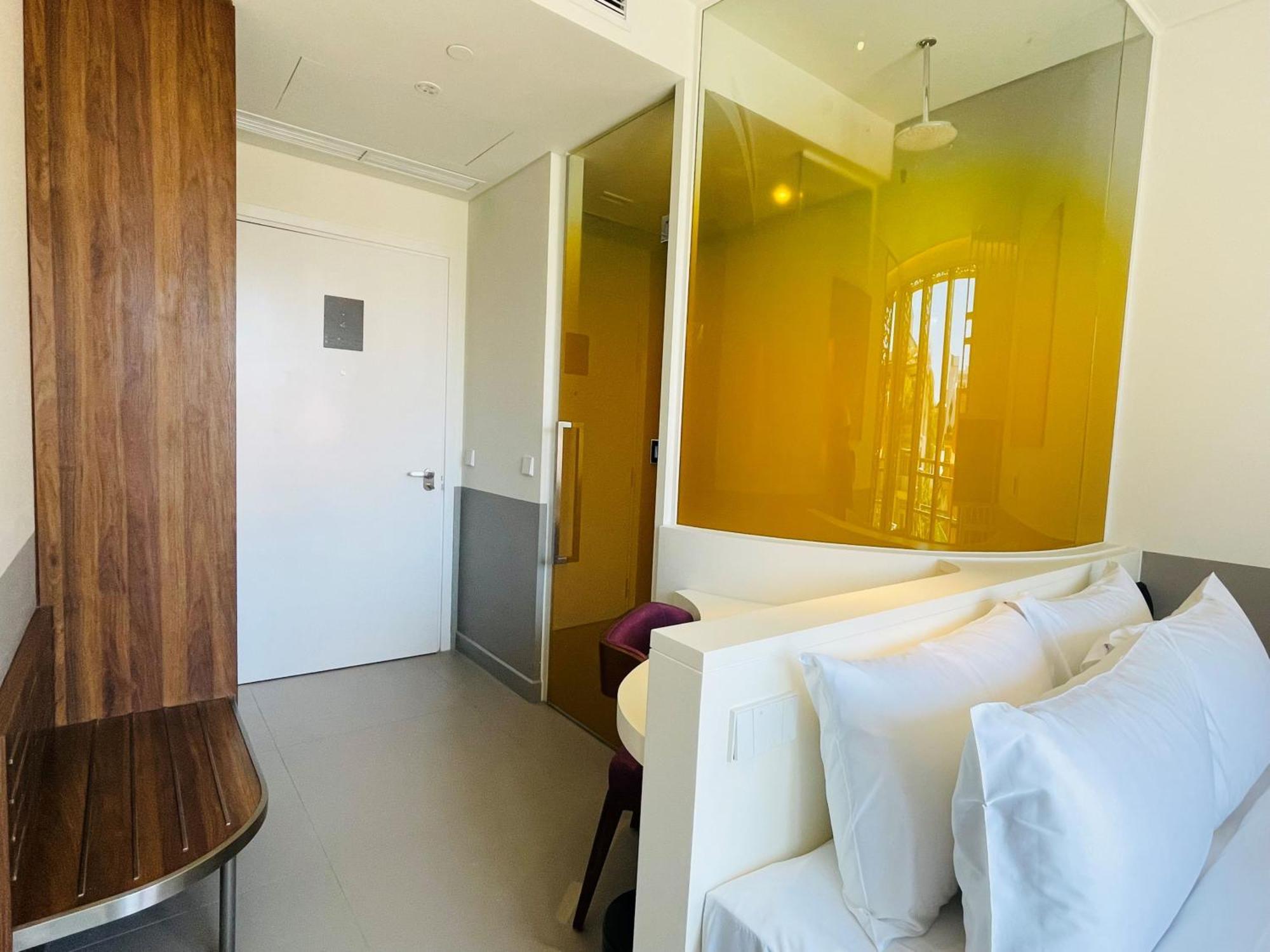 Wink Icon Hotel Danang Riverside - Luxury Suites - 24Hrs Stay & Rooftop Pool Bar חדר תמונה